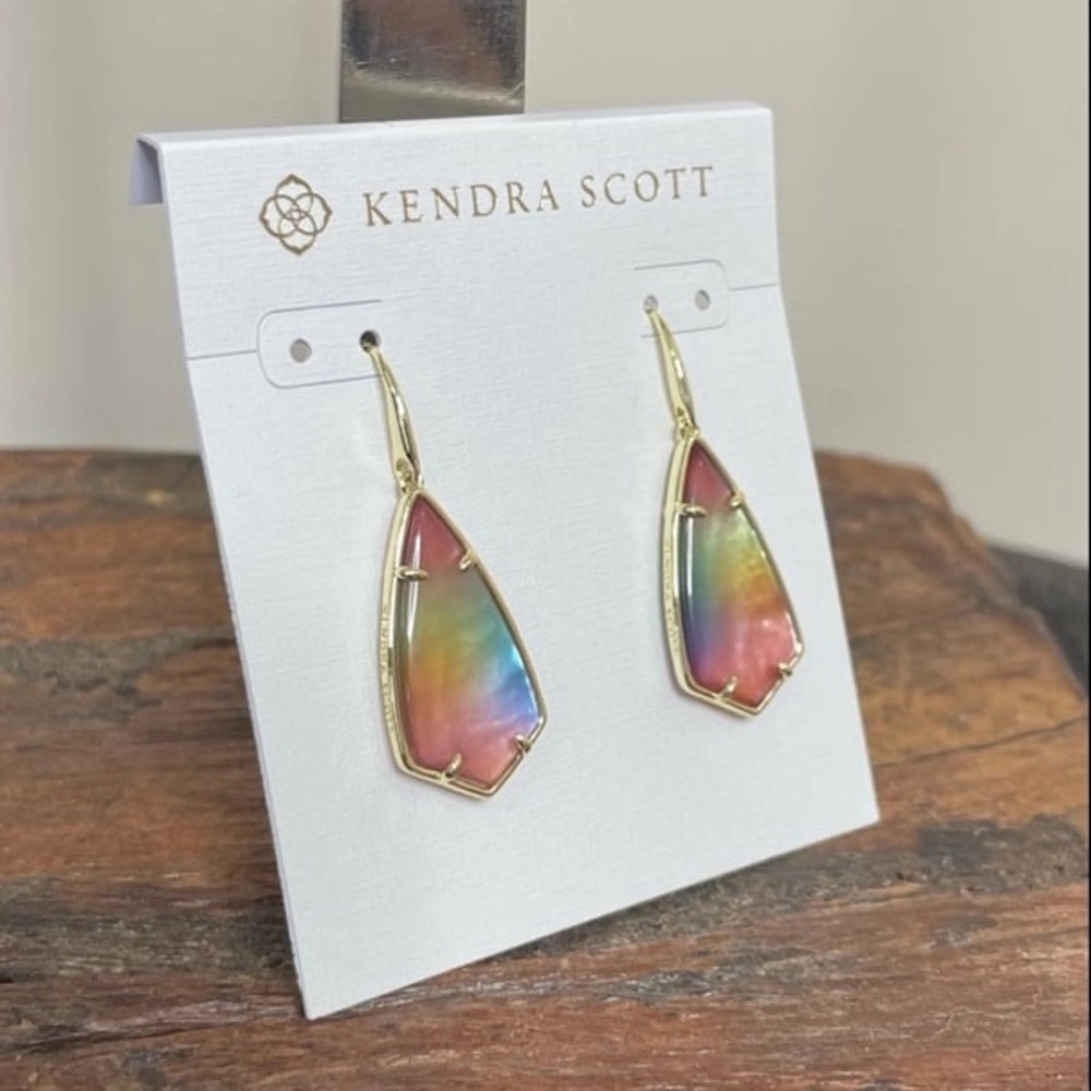 NWT Kendra Scott Camry Drop Earrings